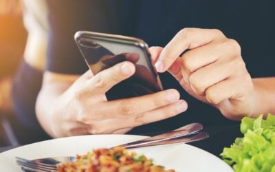 Restaurant Etiquette: Cell Phones